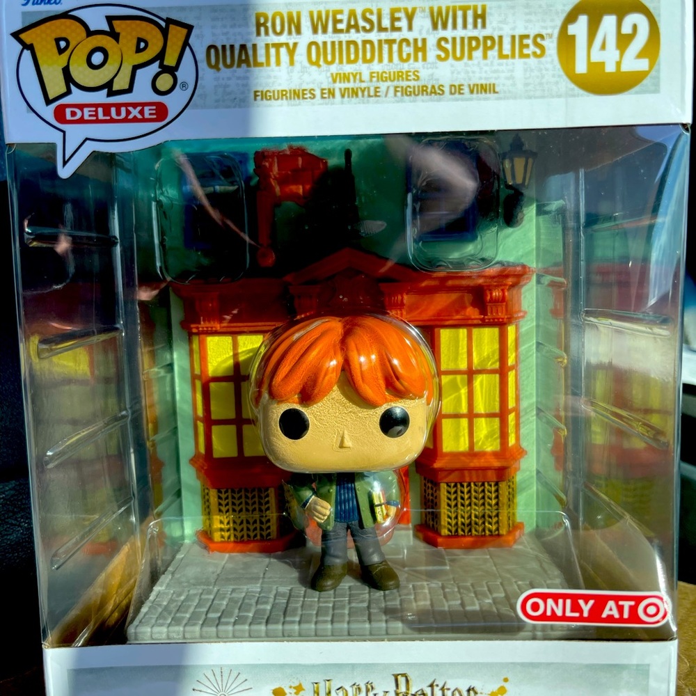 Funko Pop Deluxe Harry Potter Ron Weasley #142 6" Vinyl Figure BRAND NEW!.